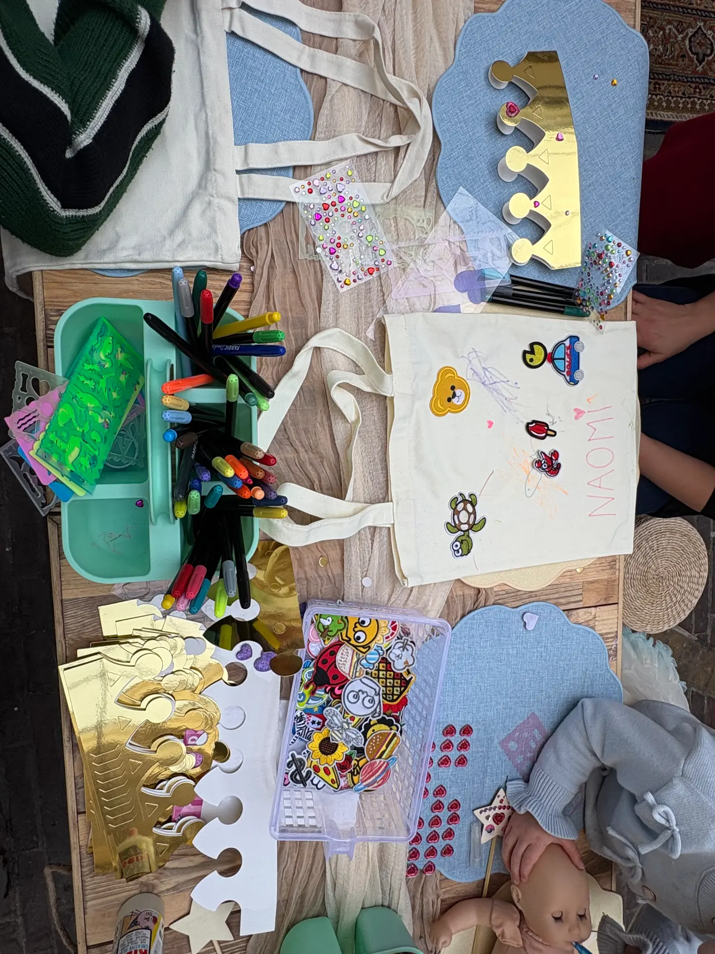 Children making personalised creations at a hosted Mini Munchkins event
