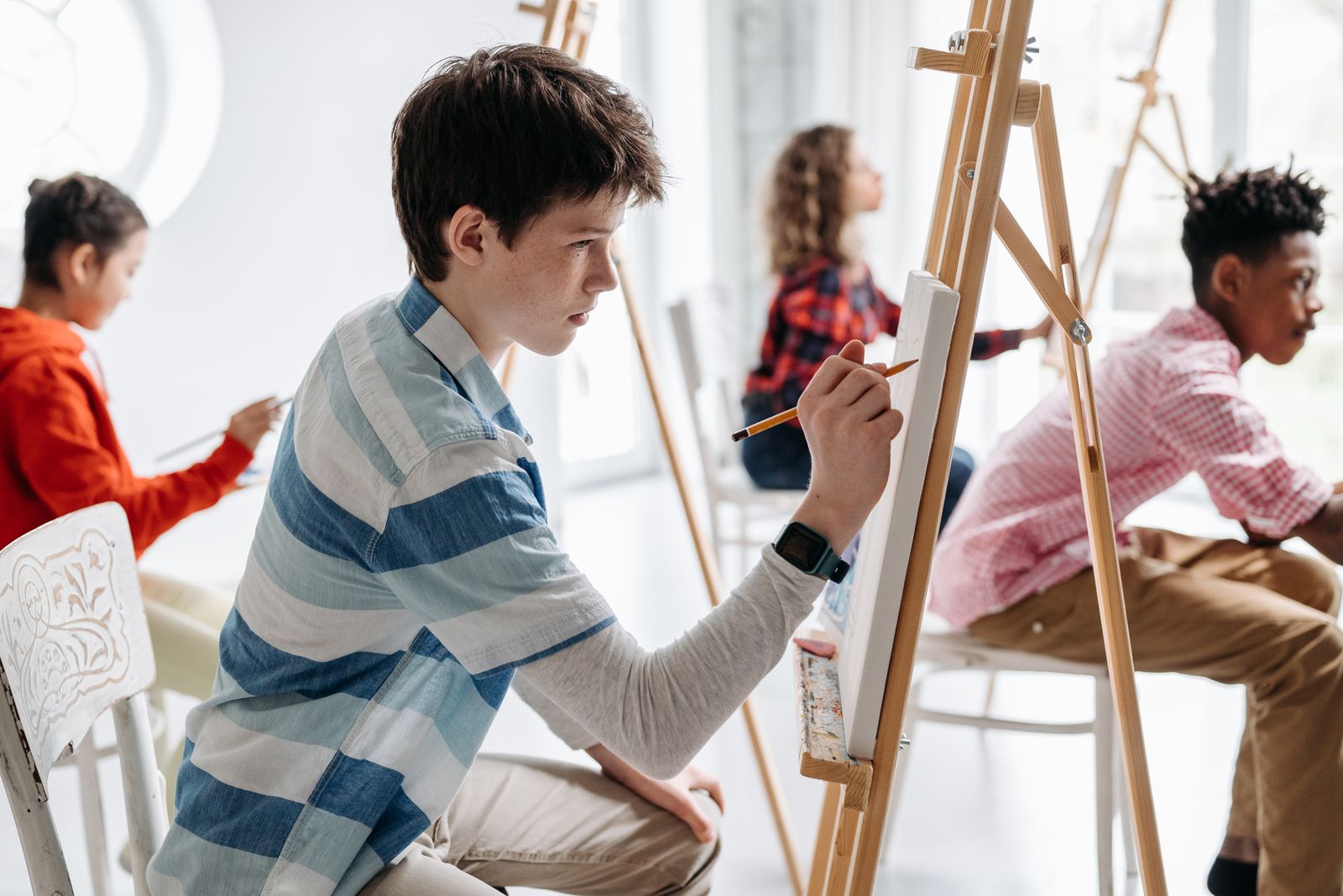 Young guests painting together in a creative workshop